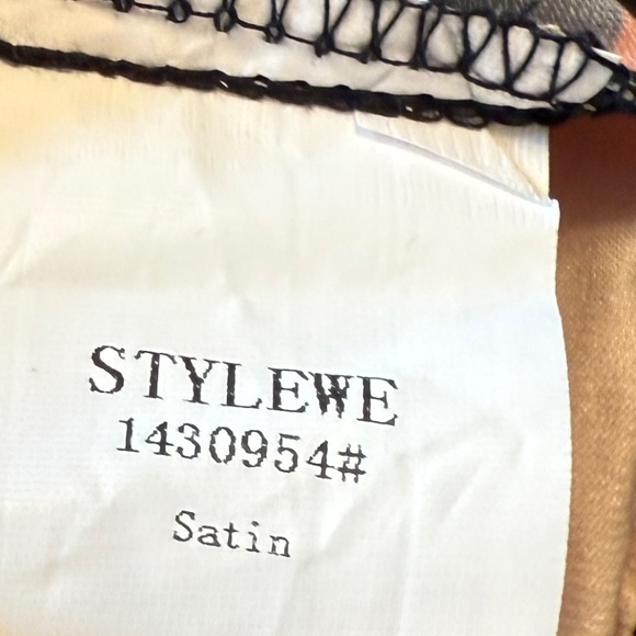 NWT - Stylewe - Women’s Striped Satin Button Down Blouse - Size Large. Brand new - Picture 6 of 8